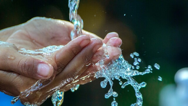 acqua-mani-lavare-2