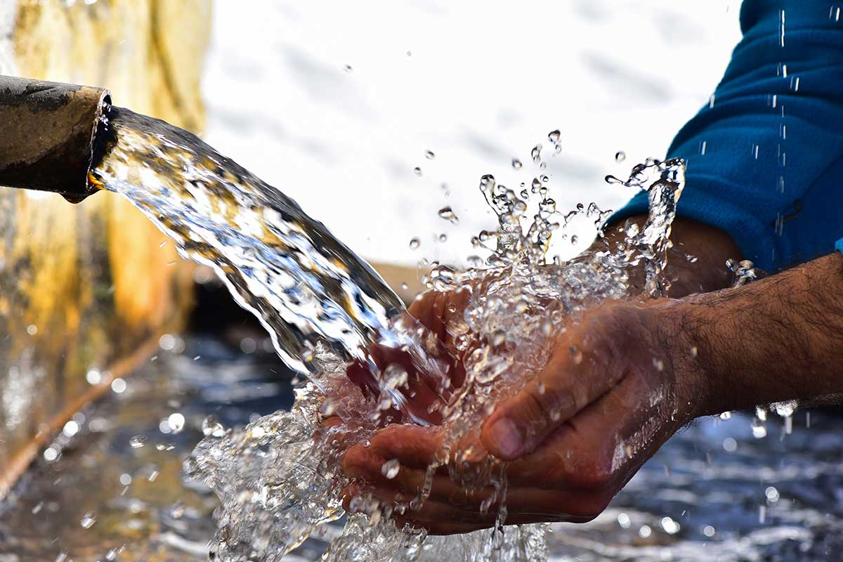 acqua_risorsa-idrica_mani_irrigazione